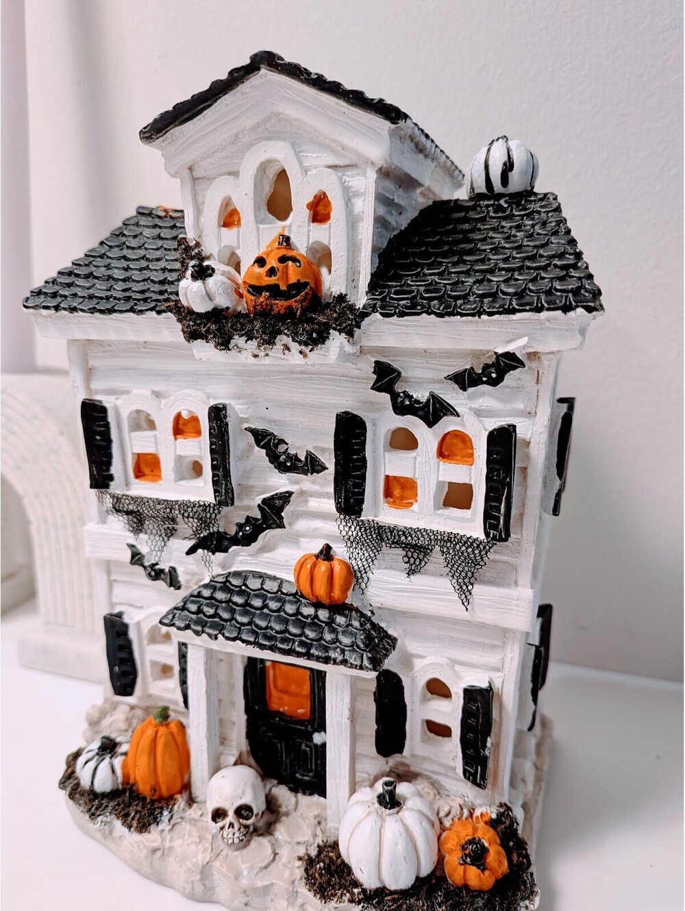 Ashland HALLOWEEN Tiny Treasures Light Up House **Note Imperfections Not Tested*